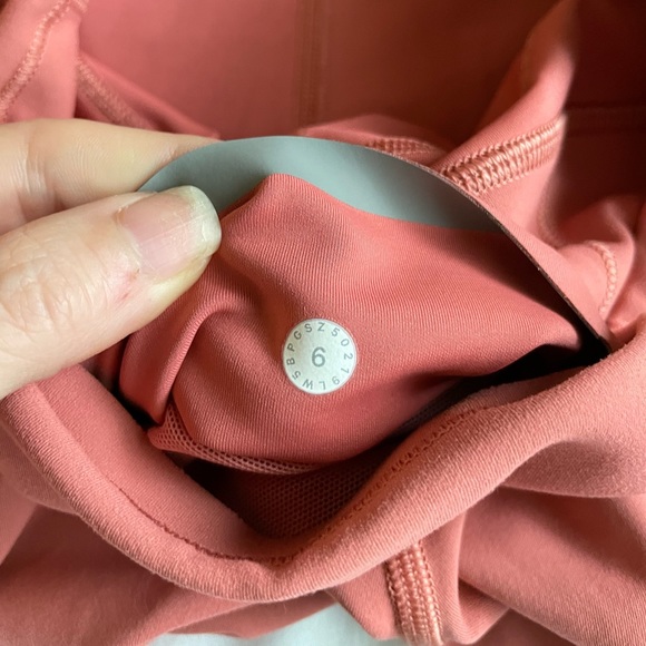 Lululemon In Movement Tight 25” Everlux Size 6 - Picture 8 of 10